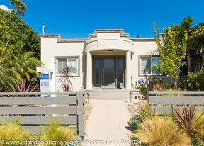 745 Avenue C in Redondo Beach, CA - Building Photo