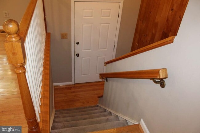 property at 7 Georgian Ct