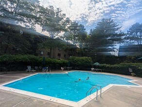 508 Central Park Ave in Scarsdale, NY - Building Photo - Building Photo