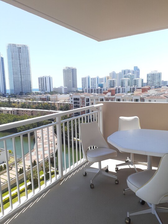 250 174th St in Sunny Isles Beach, FL - Building Photo