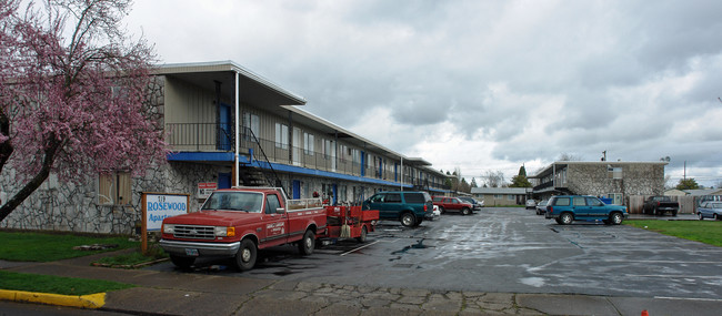 Rosewood Apartments in Albany, OR - Building Photo - Building Photo