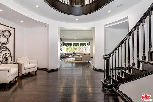 243 Delfern Dr in Los Angeles, CA - Building Photo - Building Photo