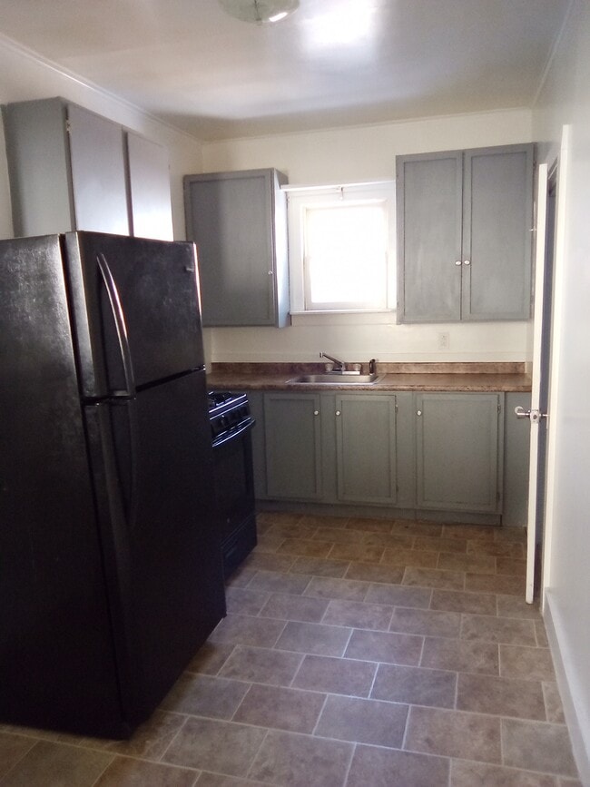 56 3rd Ave, Unit 2 in Gloversville, NY - Building Photo - Building Photo