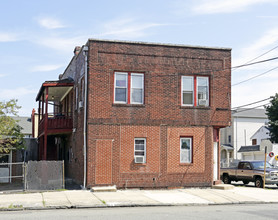 571 Jackson Ave in Elizabeth, NJ - Foto de edificio - Building Photo