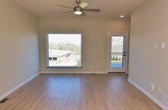 18 Crosby Park Dr in Marshalltown, IA - Building Photo - Building Photo