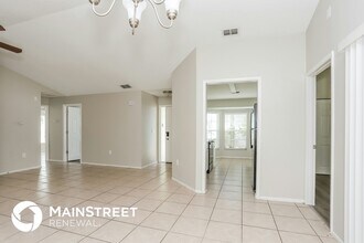 3945 37th St Ct W in Bradenton, FL - Foto de edificio - Building Photo