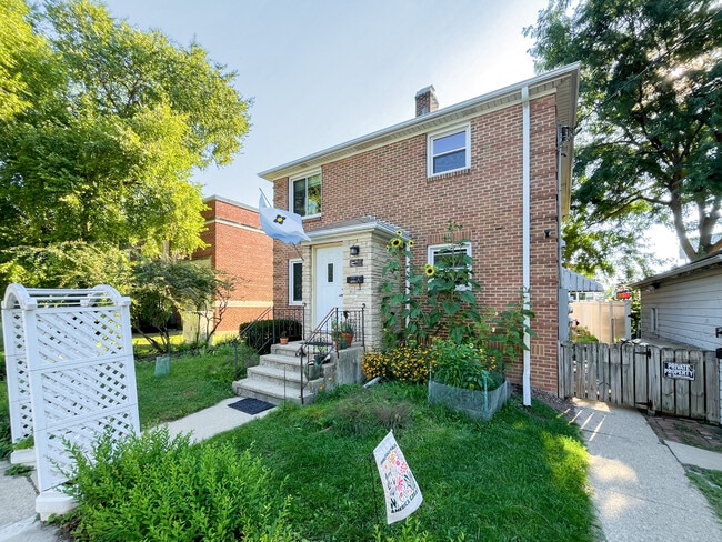 209 Kedzie St, Unit Apartment #2