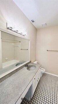 17629 Red Oak Dr photo'