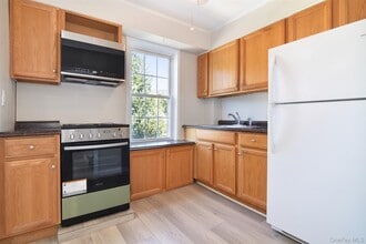 57 Sterling Ave in Harrison, NY - Building Photo - Building Photo