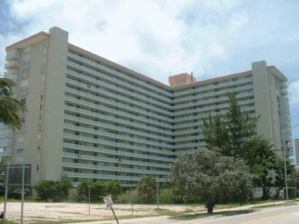 Century Plaza in Pompano Beach, FL - Building Photo