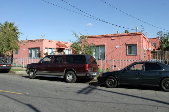 1102 Gardenia Ave in Long Beach, CA - Building Photo - Building Photo