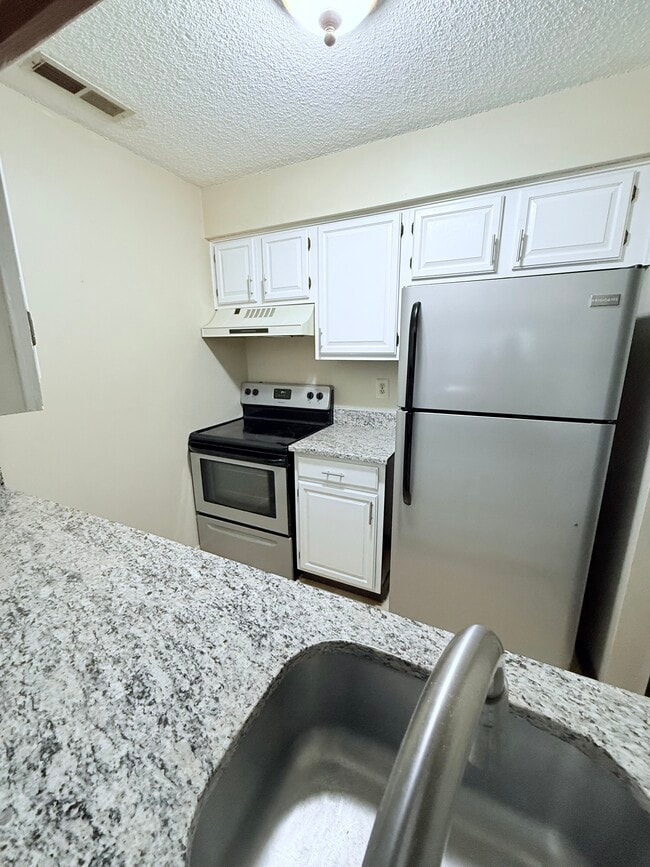 5002 Ravens Crest Dr, Unit 5002 Ravens Crest in Plainsboro, NJ - Building Photo - Building Photo