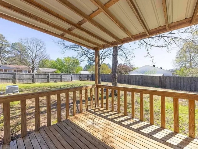 128155 Meadowview Dr in Shannon Hills, AR - Foto de edificio - Building Photo