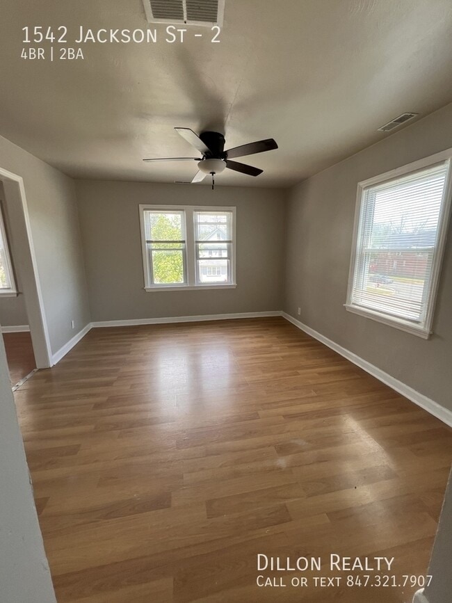 1542 Jackson St in North Chicago, IL - Building Photo - Building Photo