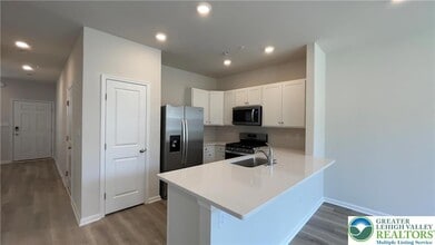 1137 Martin Rd in Breinigsville, PA - Foto de edificio - Building Photo