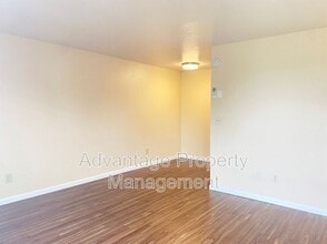 588 NW Oak Ave in Corvallis, OR - Building Photo - Building Photo