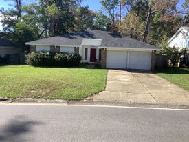 109 Lake Forest Blvd in Daphne, AL - Building Photo