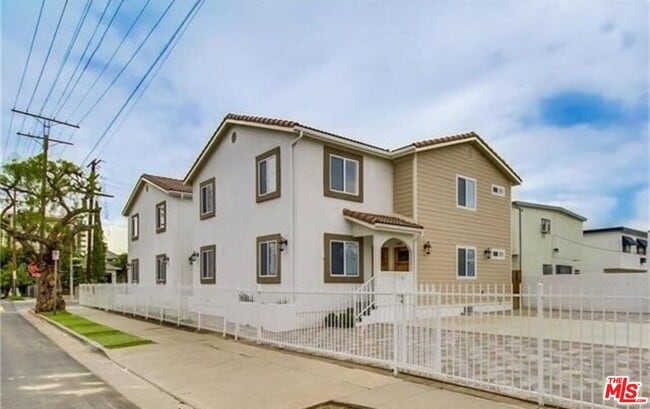 property at 1203 1/2 S Catalina St