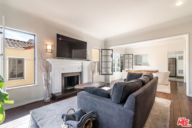 751 Croft Ave in West Hollywood, CA - Building Photo - Building Photo