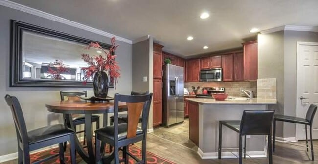 2100 Bering Dr in Houston, TX - Building Photo - Building Photo