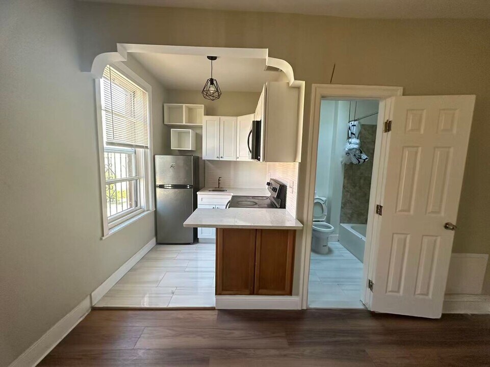 1828 W Diamond St in Philadelphia, PA - Building Photo
