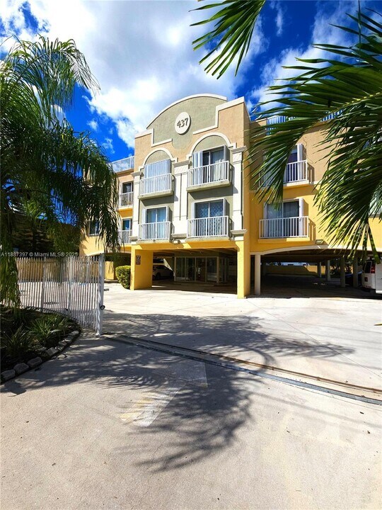 437 SW 7th St in Miami, FL - Building Photo