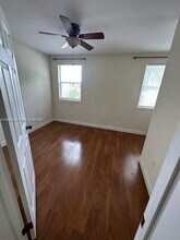 878 Crystal Lake Dr in Pompano Beach, FL - Building Photo - Building Photo