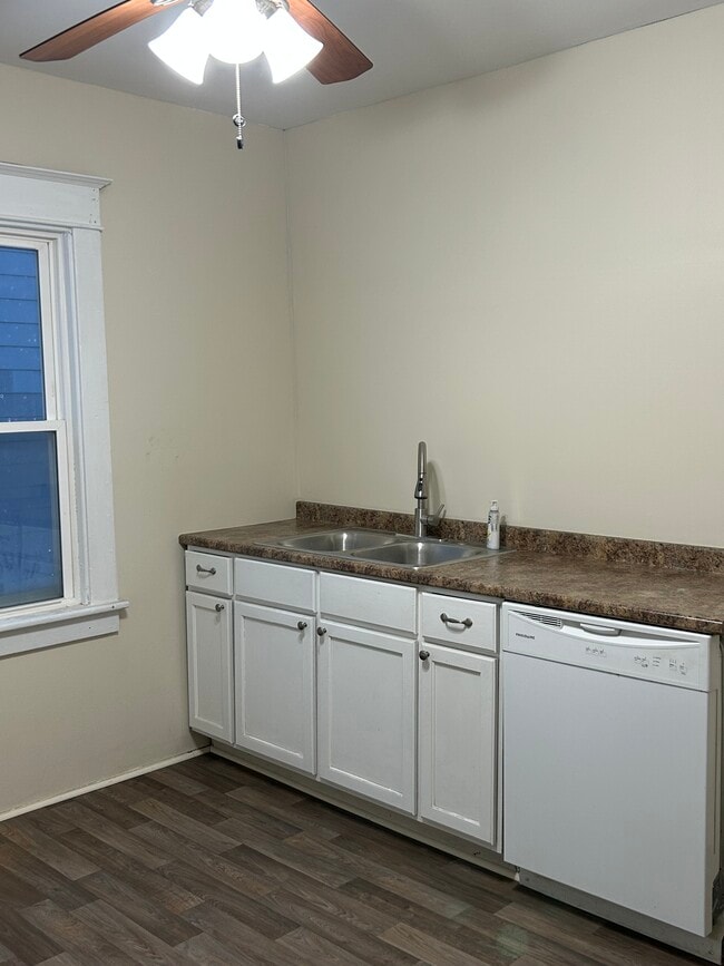 15 Meriden St, Unit Lower in Buffalo, NY - Building Photo - Building Photo