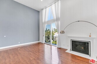 815 N Las Palmas Ave in Los Angeles, CA - Building Photo - Building Photo