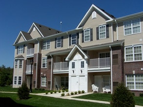 Willingboro Square in Willingboro, NJ - Foto de edificio - Building Photo