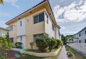 1220 Marseille Dr in Miami Beach, FL - Building Photo