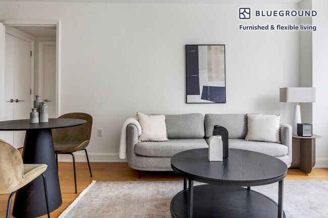 420 E 54th St in New York, NY - Building Photo - Building Photo