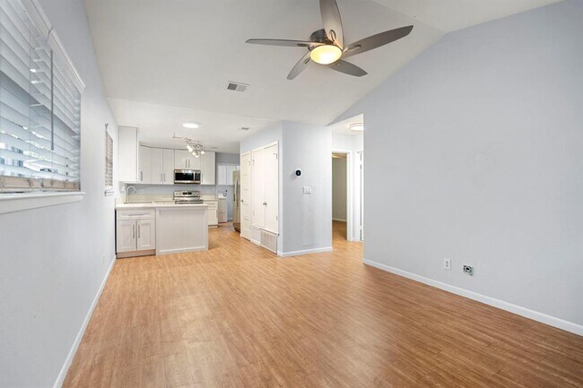 121 Nance St in San Marcos, TX - Building Photo - Building Photo