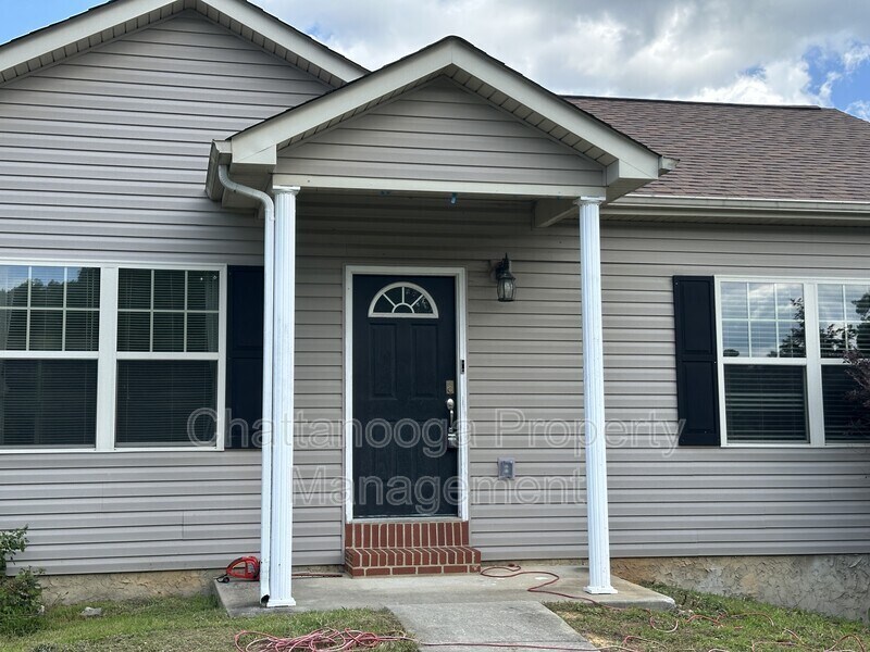 9936 Falcon Crest Dr in Ooltewah, TN - Building Photo