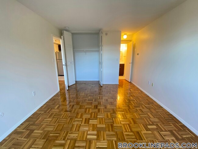 185 Freeman St in Brookline, MA - Building Photo - Building Photo