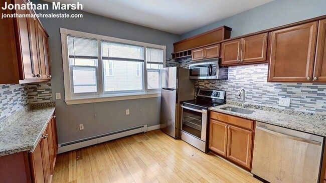 636 Dorchester Ave, Unit 2 in Boston, MA - Building Photo - Building Photo