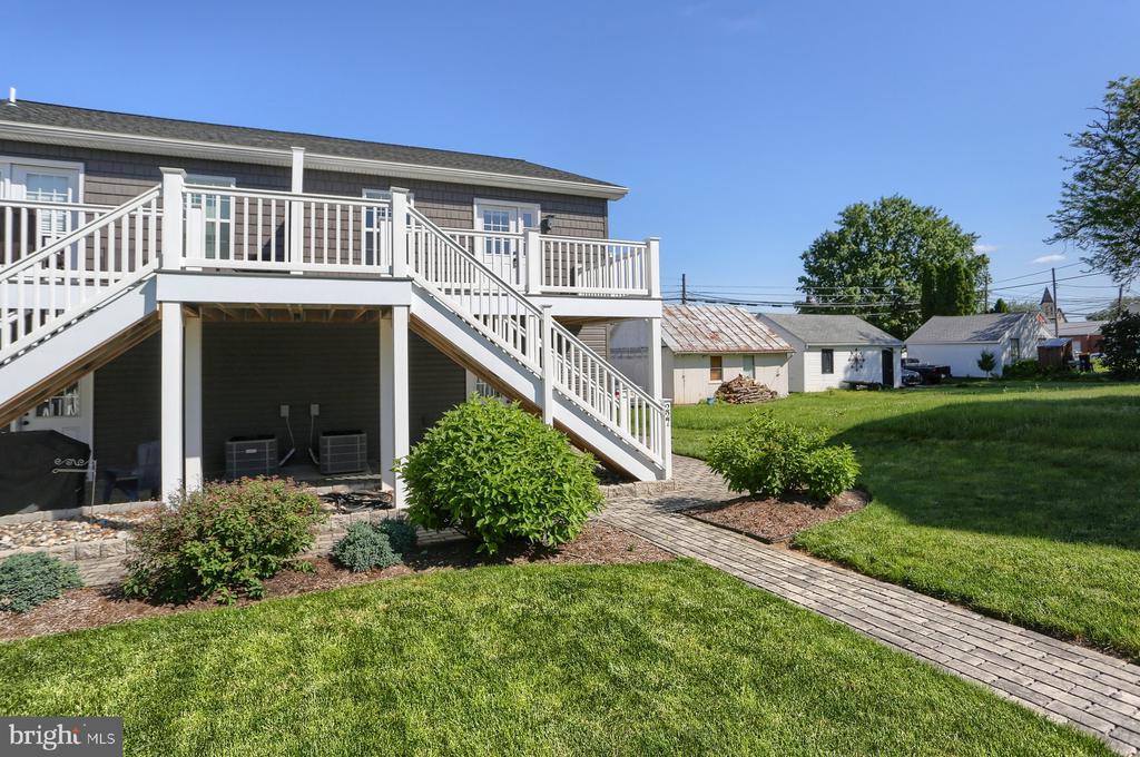 227 W Cherry St in Palmyra, PA - Building Photo