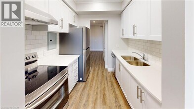 3189 King St E in Kitchener, ON - Building Photo - Building Photo