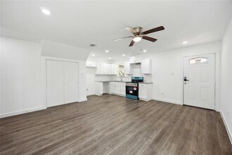 8637 Peachtree St-Unit -A in Houston, TX - Building Photo - Building Photo