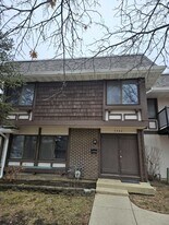 5546 Carmel Dr in Hanover Park, IL - Building Photo