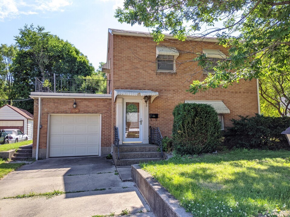 1124 29th St in Rockford, IL - Building Photo