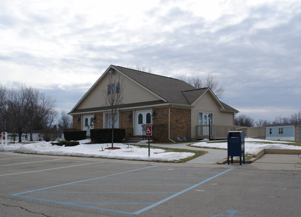 Stonegate Manor in Lansing, MI - Building Photo