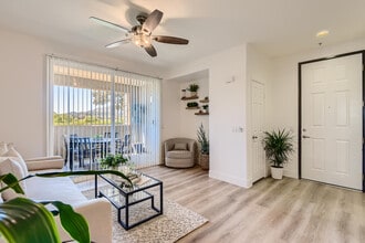 Temecula Creek Villas in Temecula, CA - Foto de edificio - Building Photo