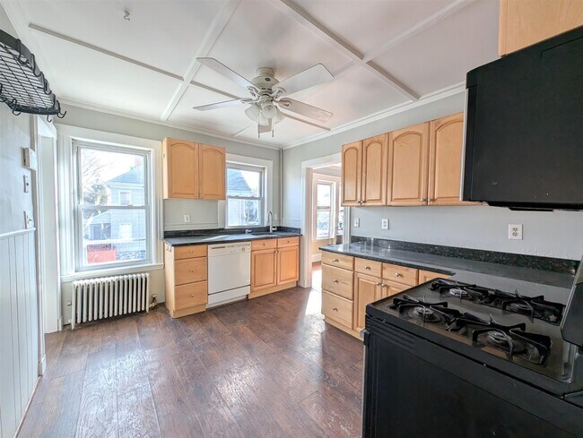 43 Orchard St, Unit 2 in Medford, MA - Foto de edificio - Building Photo