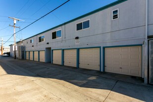 Ocean Palms Apartments in San Diego, CA - Building Photo - Building Photo