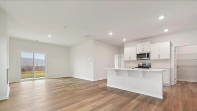 8048 Plymouth Dr in Sherrills Ford, NC - Building Photo - Building Photo