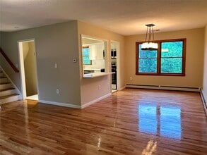 51 Pine Ct in Middletown, NY - Building Photo - Building Photo