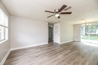 5322 Boilard Dr in Jacksonville, FL - Foto de edificio - Building Photo