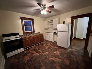 17 Washington St, Unit Apt 3 in Cortland, NY - Foto de edificio - Building Photo