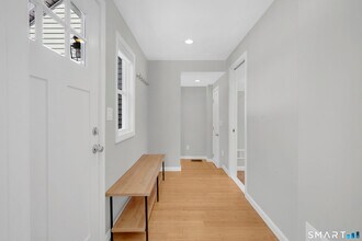 10 Elm Ave in Enfield, CT - Building Photo - Building Photo